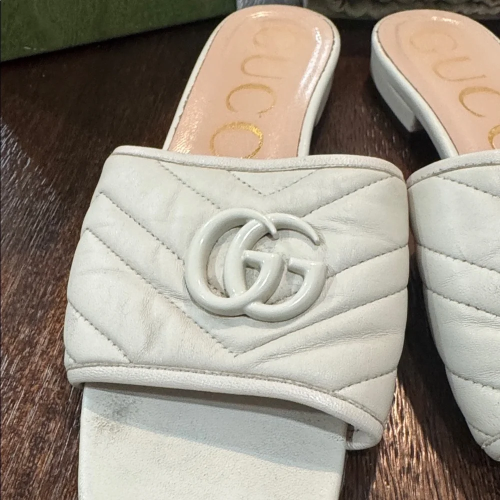 Gucci Women's Ivory Slide Sandals size 38/8 - Picture 8 of 16